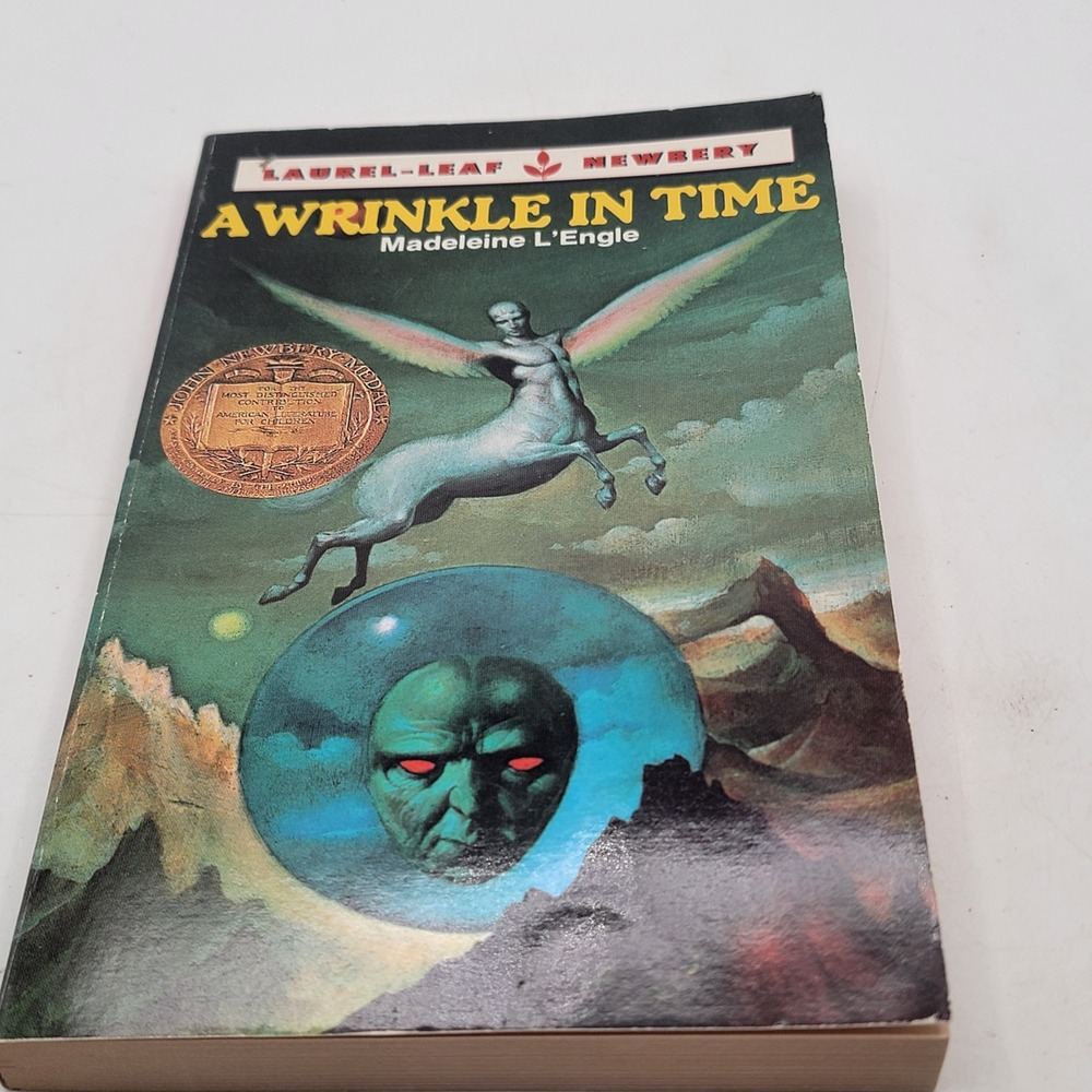 Madeleine L'Engle A Wrinkle in Time Paperback 1976 Newbery Medal Award Good